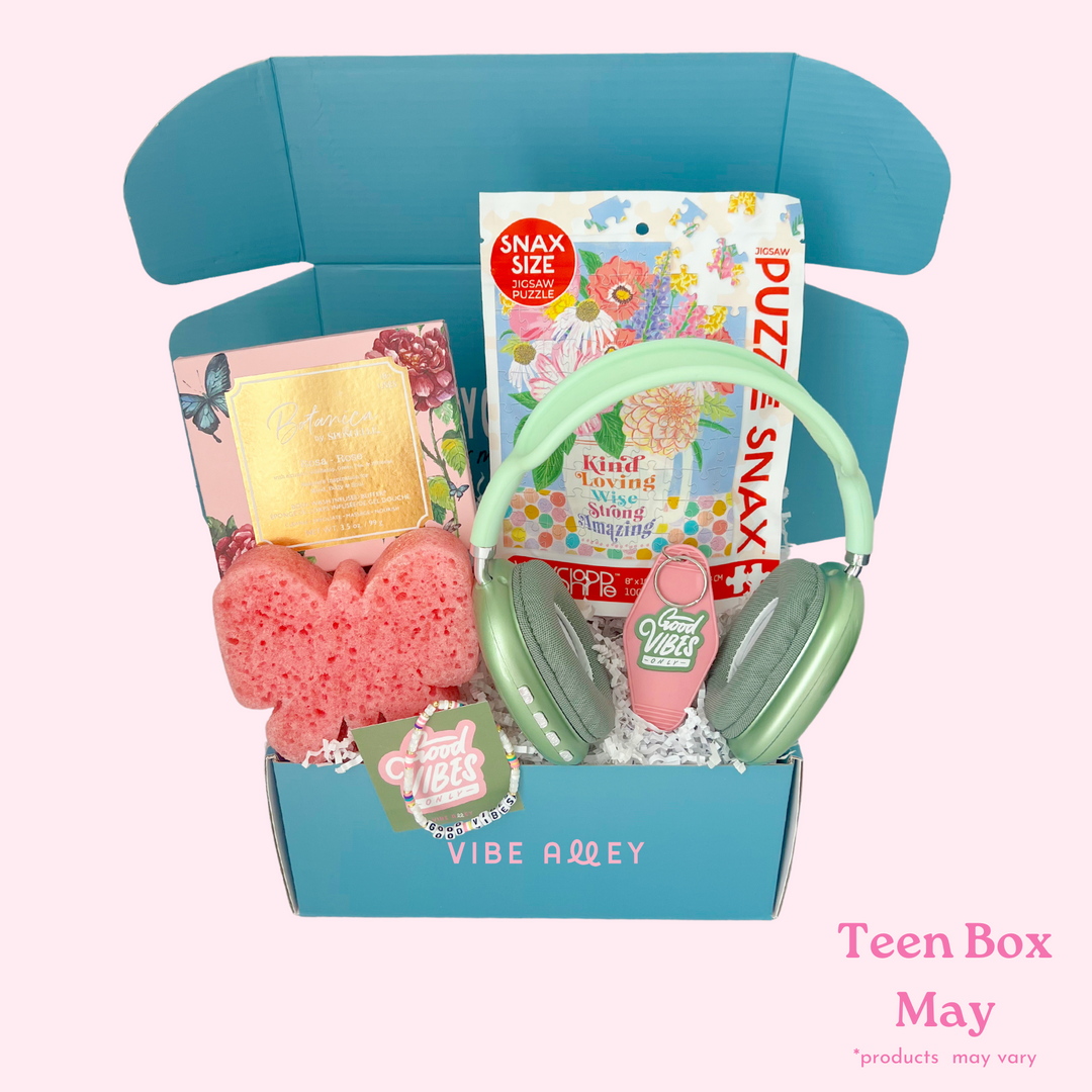 Monthly gift boxes for girls 7 18 trendy gifts she ll love vibe alley
